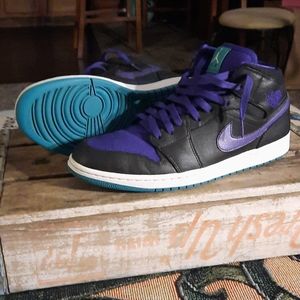  Nike Air Jordan 1 Mid Grapes  sz 11.5